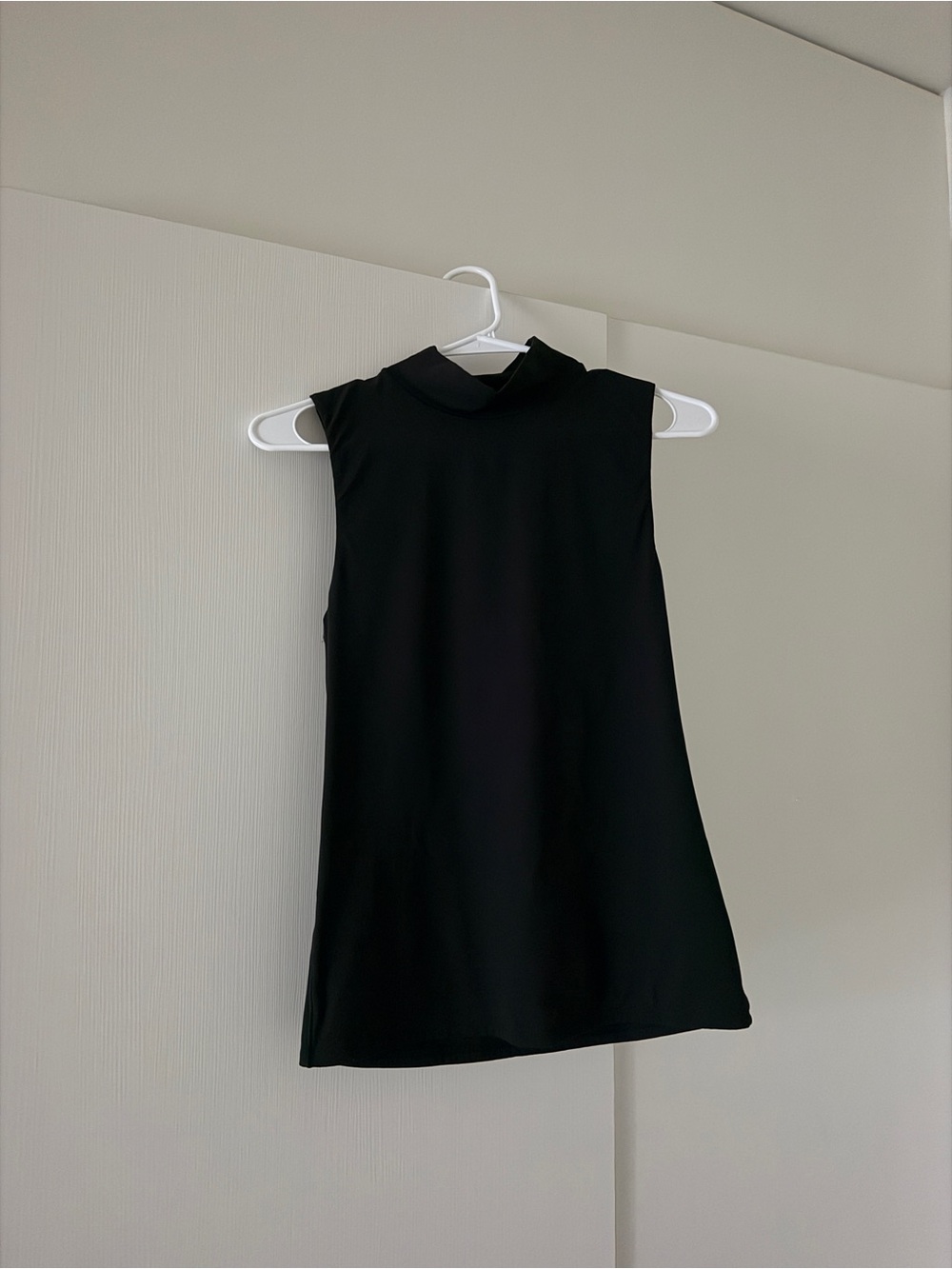 WHBM Forme Sleeveless Black Mock Neck Top - Picture 2 of 6